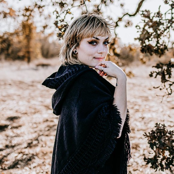 Cozy Autumn Hooded Poncho Black - Picture 4 of 9